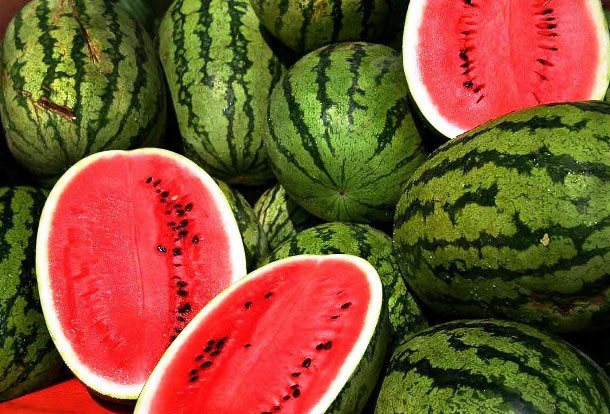  تسجيل أسرع وقت لسحق 3 بطيخات باستخدام الفخذين فقط.