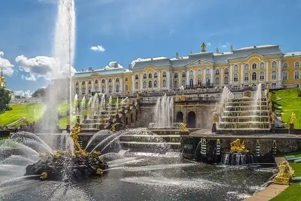 قصر بيترهوف في سانت بطرسبرغ