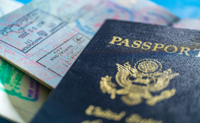الفرق بين الجرين كارد وجواز السفر أمريكي